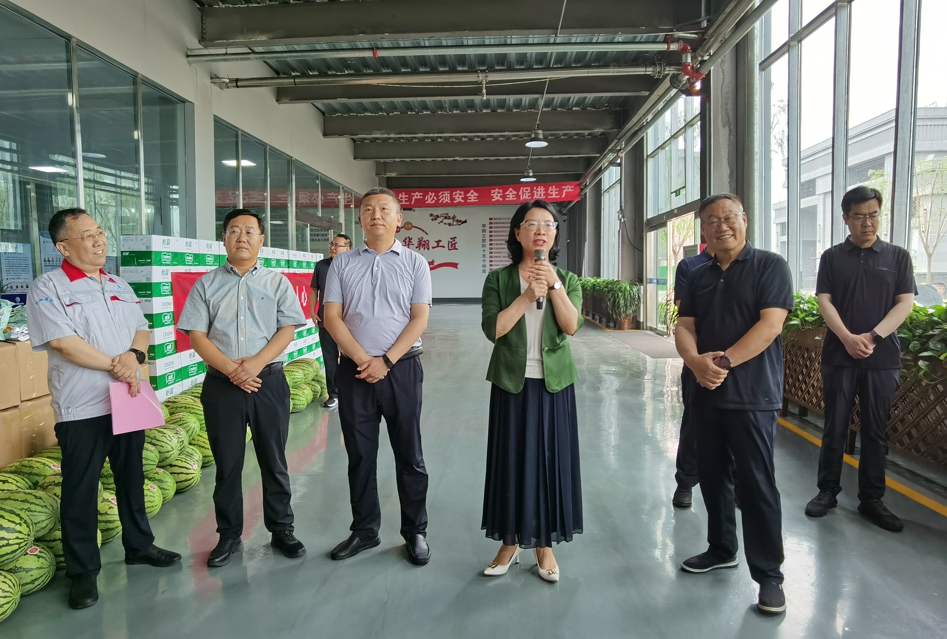 清涼慰問暖人心、凝心聚力鼓干勁